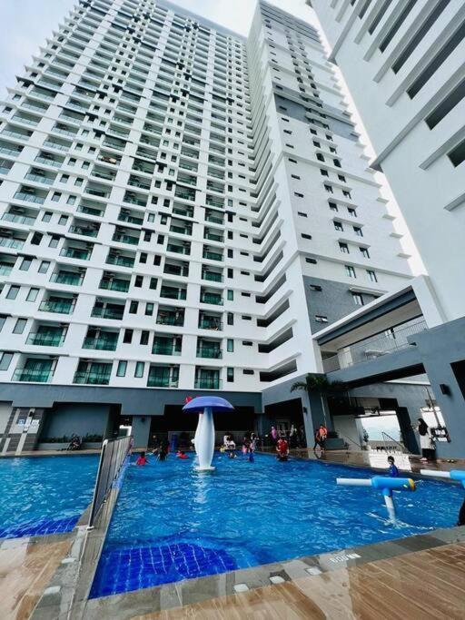 Attractive 3 Bedroom Condo With Pool-D Raudhah Homestay Kajang Bagian luar foto