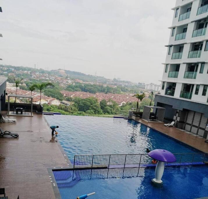 Attractive 3 Bedroom Condo With Pool-D Raudhah Homestay Kajang Bagian luar foto