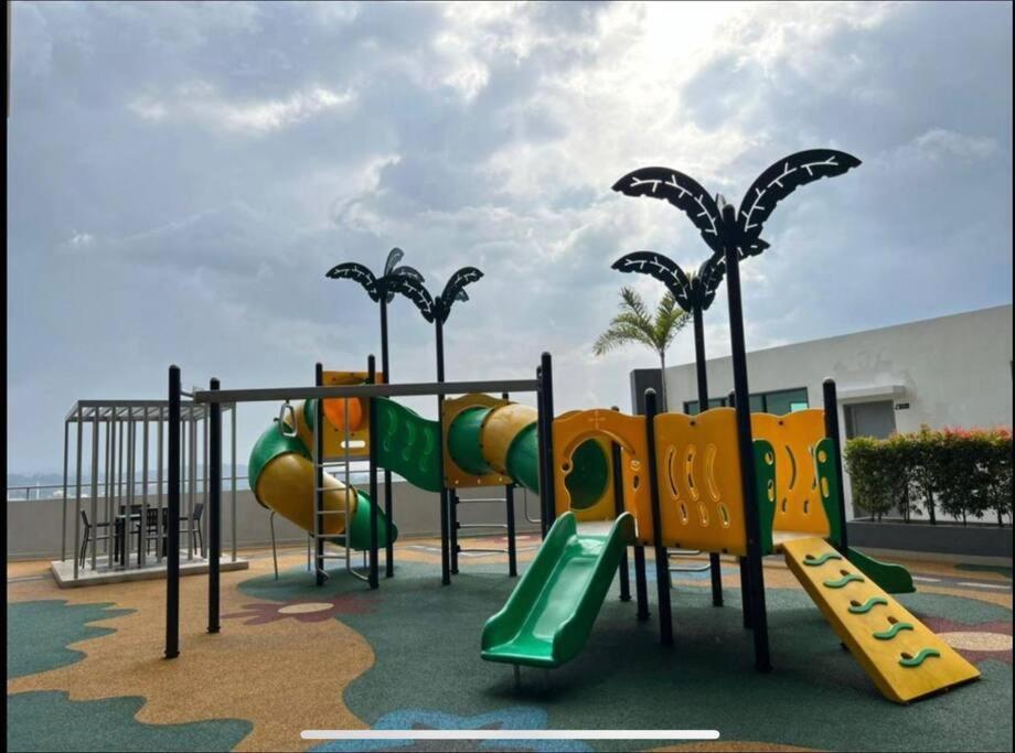 Attractive 3 Bedroom Condo With Pool-D Raudhah Homestay Kajang Bagian luar foto